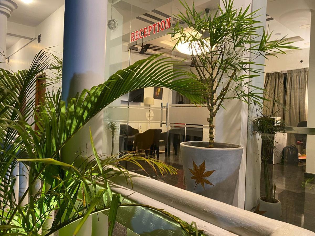 Le Poshe Beachview - Tie Hotels & Resorts ポンディシェリ エクステリア 写真